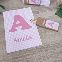 Cuaderno A5 Kraft Vichy Rosa y Lápices | Detalle Premium Personalizado