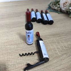Sacacorchos Forma de Botella "Niña Comunión con Lazo Celeste" | Detalle Elegante