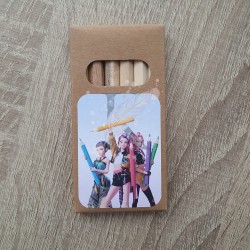 Caja Pequeña de Lápices de Colores K-Pop Huntrix | Detalle Creativo y Útil