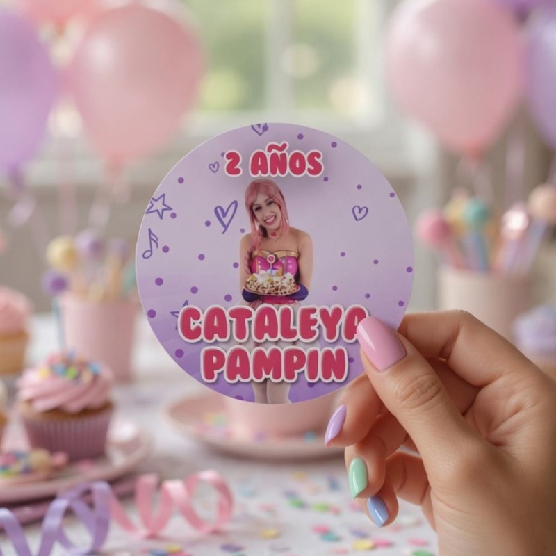 Etiquetas Adhesivas Redondas Luli Pampín con Tarta | Pegatinas de Cumpleaños