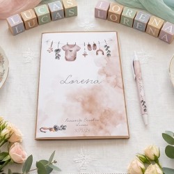 Pack Bautizo Eco-Elegante: Cuaderno A5 Kraft + Bolígrafo | Ropita Tendedero