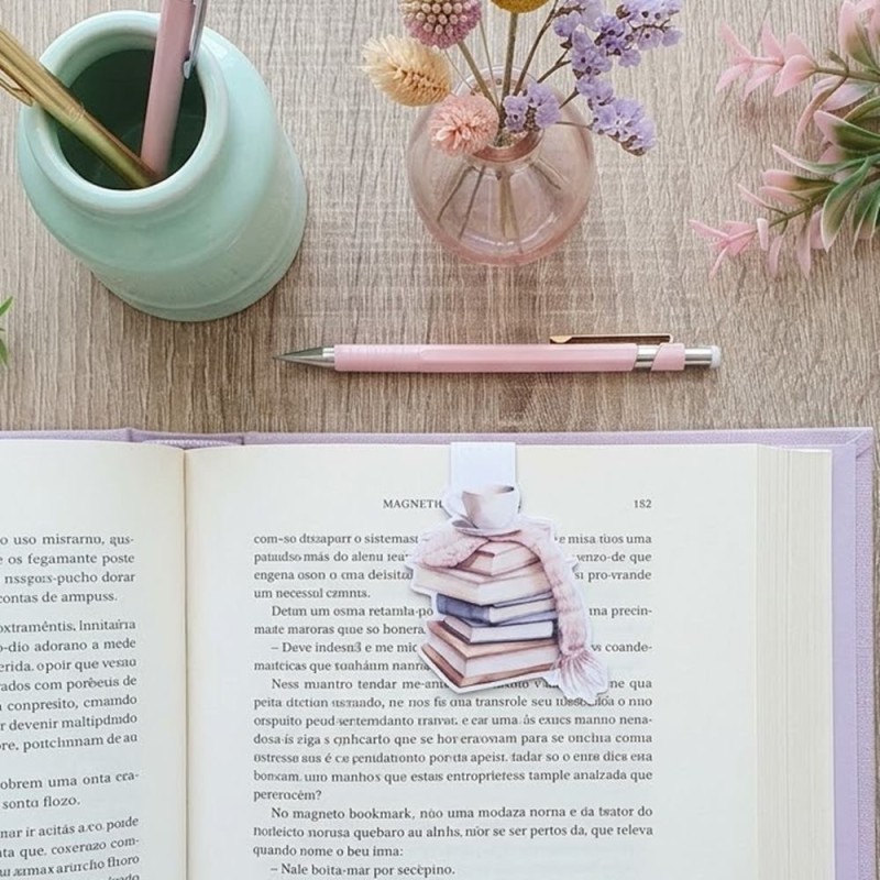 Marcapáginas Imantado Libros con Bufanda | Detalle Literario Otoñal