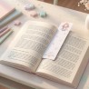 Marcapáginas Sencillo Chica Castaña con Libro | Puntos de Libro
