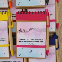 Cuaderno A6 con Bolígrafo Notas Musicales | Regalos Personalizados