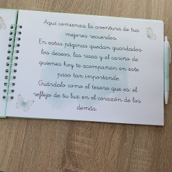 Libro de Firmas Comunión: Diseño Niña Sentada y Tonos Verde Agua | Kalukuqui