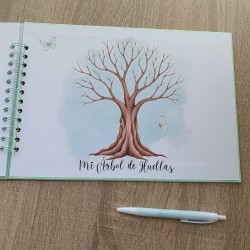 Libro de Firmas Comunión: Diseño Niña Sentada y Tonos Verde Agua | Kalukuqui