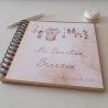 Libro de Firmas Bautizo: Estilo Kraft con Diseño de Ropa en Tendedero | Kalukuqui