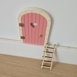 Puerta de Fantasía Ratón Pérez con Escalera: ¡Magia en Casa! | Kalukuqui