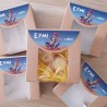Caja artesanal con ventana para fiestas infantiles por Kalukuqui.