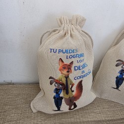 Saquito personalizado con tonos pastel y motivos de Zootrópolis.