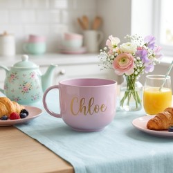 Taza de plástico personalizada con temática K-pop.