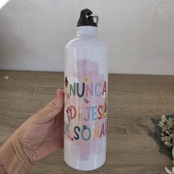 Diseño de princesas en tonos pastel para botellas de agua.