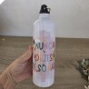 Diseño de princesas en tonos pastel para botellas de agua.