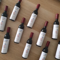 Regalo original y práctico para invitados de bautizo.