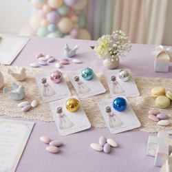 Bálsamo labial en esfera con lazo malva para comunión.