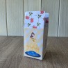 Caja lechera funcional con estética de La Bella y la Bestia.