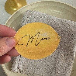 Marcasitios con silueta troquelada de fruta.