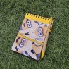 Diseño de Minions en tonos pastel suaves para portada de libreta compacta.