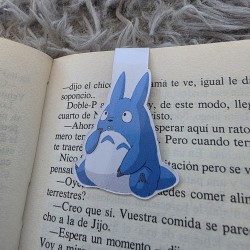 Accesorio cuqui de Kalukuqui para amantes de la lectura y el anime.