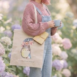 Tote bag de lona personalizada con temática de Totoro.
