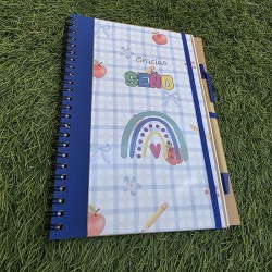 Cuaderno A5 con bolígrafo a juego e ilustración exclusiva para profesoras.