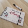 Diseño de Mickey y Minnie en estilo cómic con tonos pastel suaves.