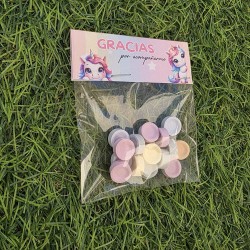 Diseño de unicornio en tonos pastel suaves para bolsa de pastillitas.
