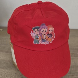 Diseño de gorra en tonos pastel suaves con estilo K-Pop.