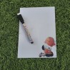 Pizarra flexible con imán completo e ilustración exclusiva de Snoopy.