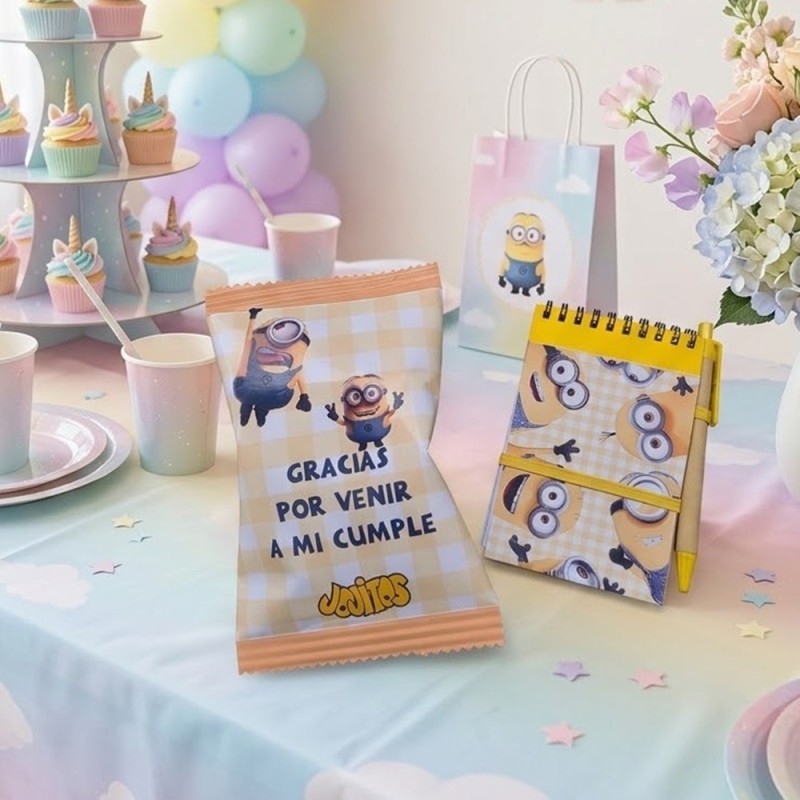 Pack de gusanitos y cuaderno A6 personalizado con temática de Minions.