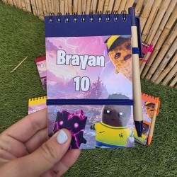 Detalle de papelería gaming, divertido y cuqui por Kalukuqui.