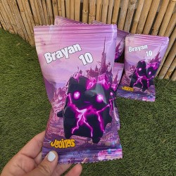 Diseño de Fortnite en tonos pastel suaves para bolsa de gusanitos.