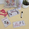 Set de accesorios de viaje con estética cuqui inspirada en cómics y magia.