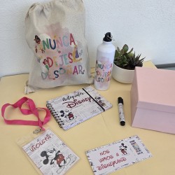 Libro de firmas y botella de agua a juego con diseño exclusivo de Kalukuqui.