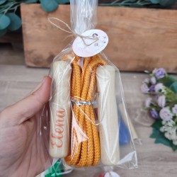 Presentación cuidada de comba con estética alegre y delicada.