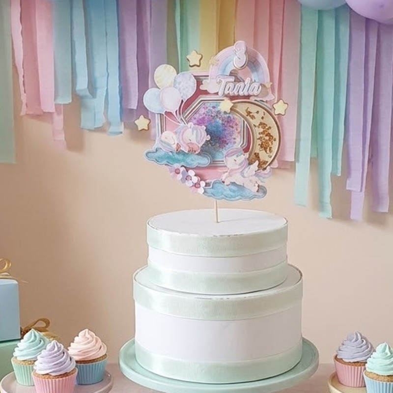 Cake topper 3D personalizado con temática de unicornio y efecto shaker.