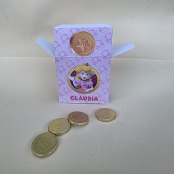 Cajita decorada con ilustración exclusiva del castillo y la princesa.