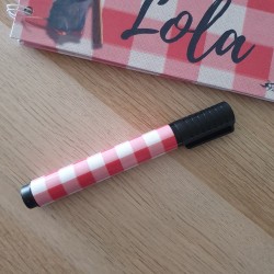 Accesorio ideal para sorprender a los fans con un lugar mágico donde guardar recuerdos.