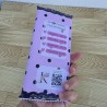 Tableta de chocolate con ilustración exclusiva de lazos y estilo chic.