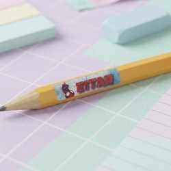Pack de etiquetas adhesivas minis para lápices con diseño de Spiderman y tonos pastel.