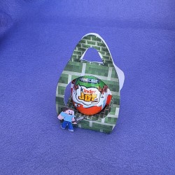 Diseño de cajita sorpresa con elementos inspirados en el mundo de bloques.