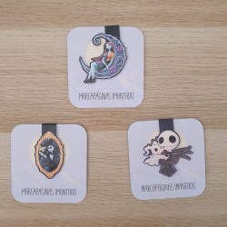 Detalle de lectura fantástico y adorable para amantes de Tim Burton.