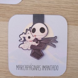 Detalle de lectura fantástico y adorable para amantes de Tim Burton.
