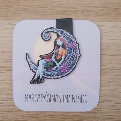 Detalle de lectura fantástico y adorable para amantes de Tim Burton.