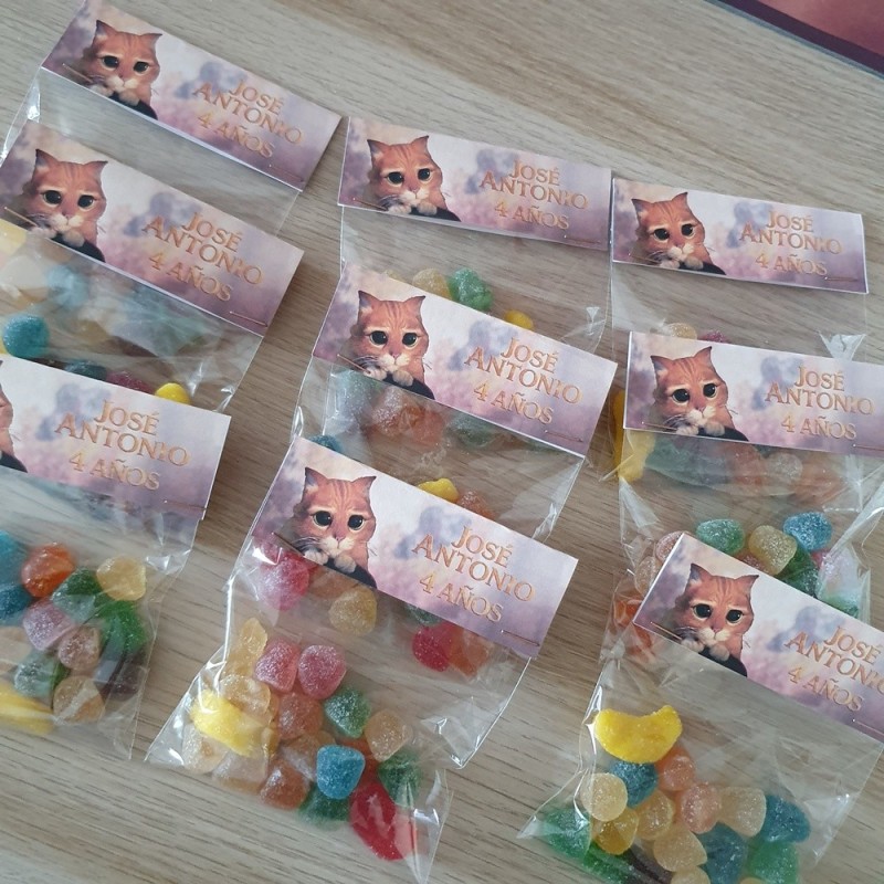 Detalle de chuches con temática de cuento de hadas para cumpleaños infantiles.
