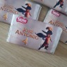 Diseño de packaging para chocolatina con la imagen del minino aventurero.