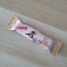 Detalle de snack de barquillo con temática de cuento para cumpleaños infantiles.