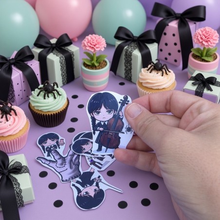 Bolsa de pegatinas troqueladas de Miércoles Addams por Kalukuqui en tonos pastel.