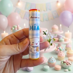 Detalle de grageas de chocolate con temática kawaii para cumpleaños infantiles.