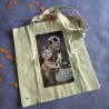 Tote bag de algodón con ilustración exclusiva de Jack y Sally en colores suaves.
